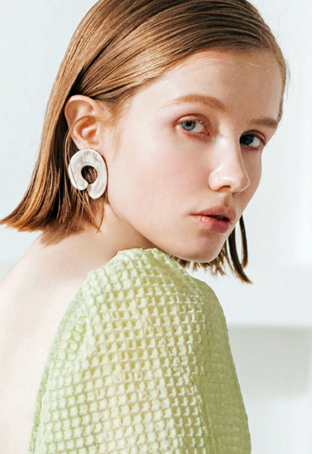 Alina L.